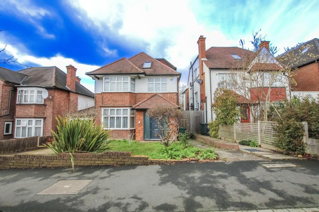 5 bed Detached House for rent in Hendon. From Roundtree Real Estate