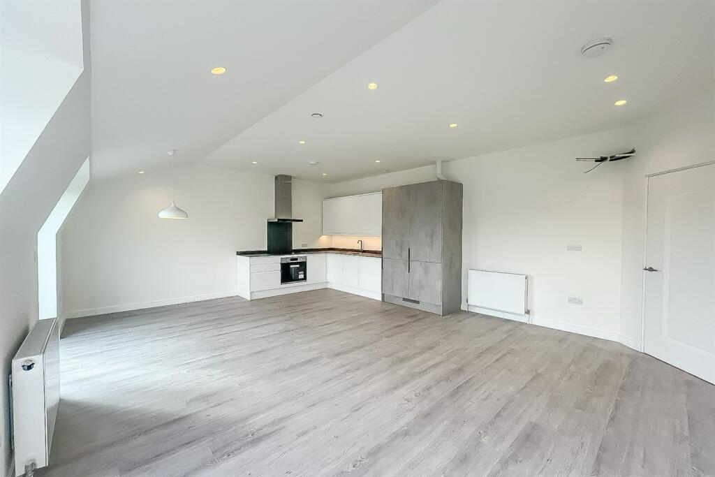 2 bed Flat for rent in Hendon. From Roundtree Real Estate