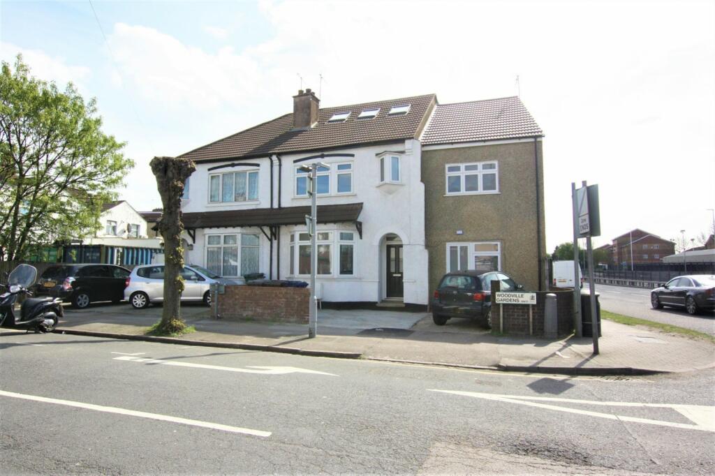 6 bed Detached House for rent in Hendon. From Roundtree Real Estate