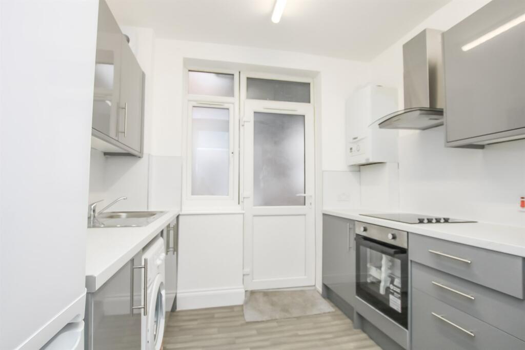 3 bed Flat for rent in Stanmore. From Roundtree Real Estate