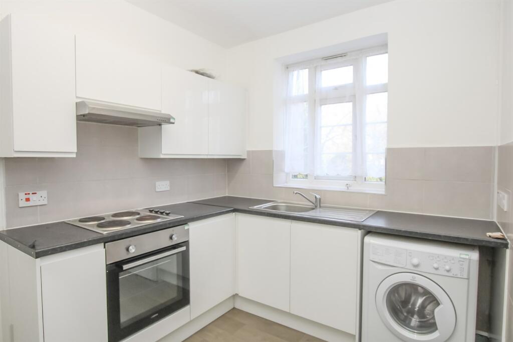 4 bed Flat for rent in Hendon. From Roundtree Real Estate