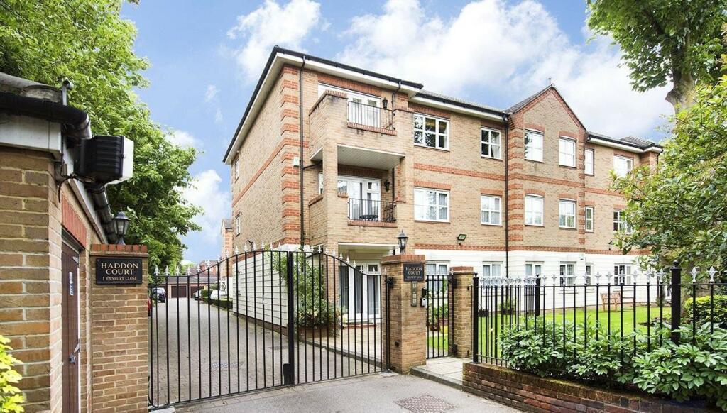 2 bed Penthouse for rent in Hendon. From Roundtree Real Estate