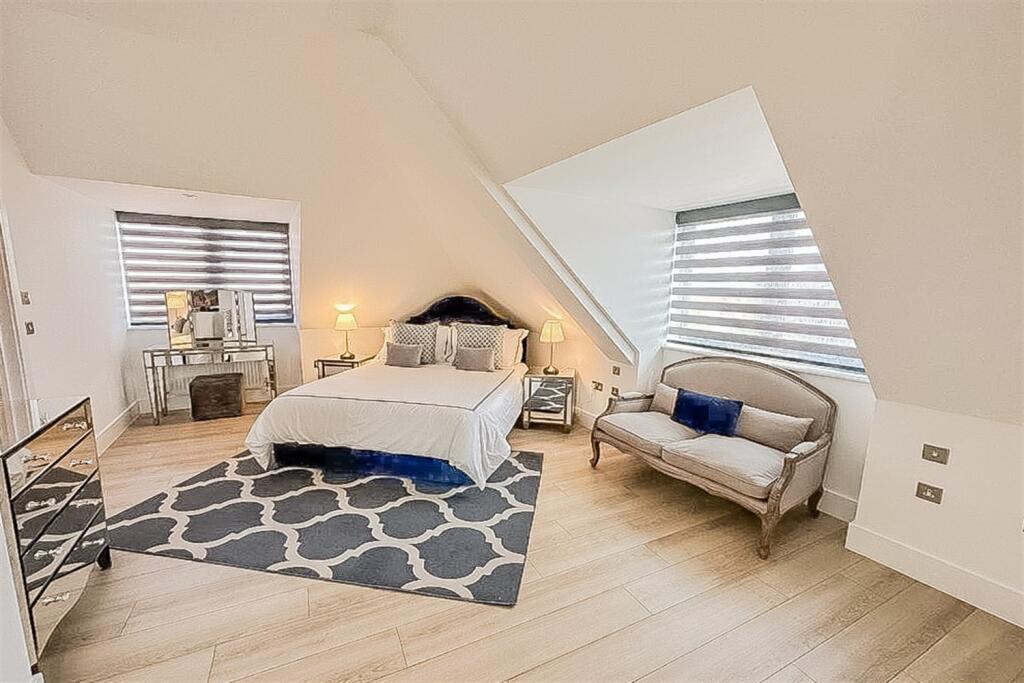 3 bed 1st Floor Flat for rent in London. From Roundtree Real Estate - London