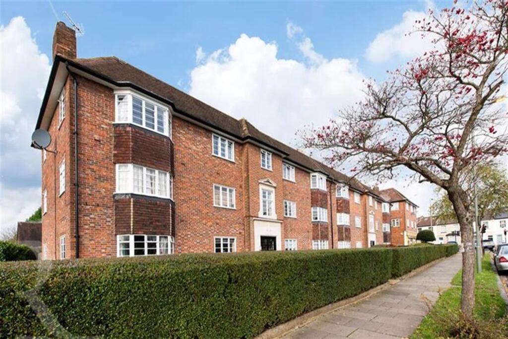 2 bed 1st Floor Flat for rent in Finchley. From Roundtree Real Estate - London 2 bed 1st Floor Flat for rent in Finchley. From Roundtree Real Estate - London