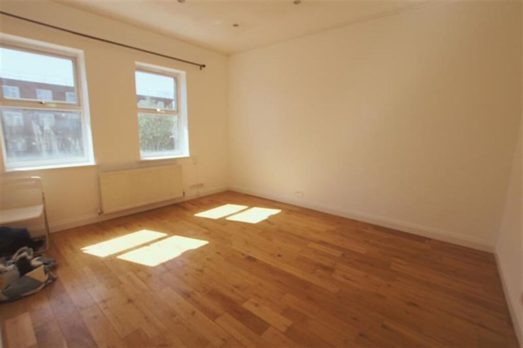 2 bed Apartment for rent in Willesden. From Roundtree Real Estate - London 2 bed Apartment for rent in Willesden. From Roundtree Real Estate - London