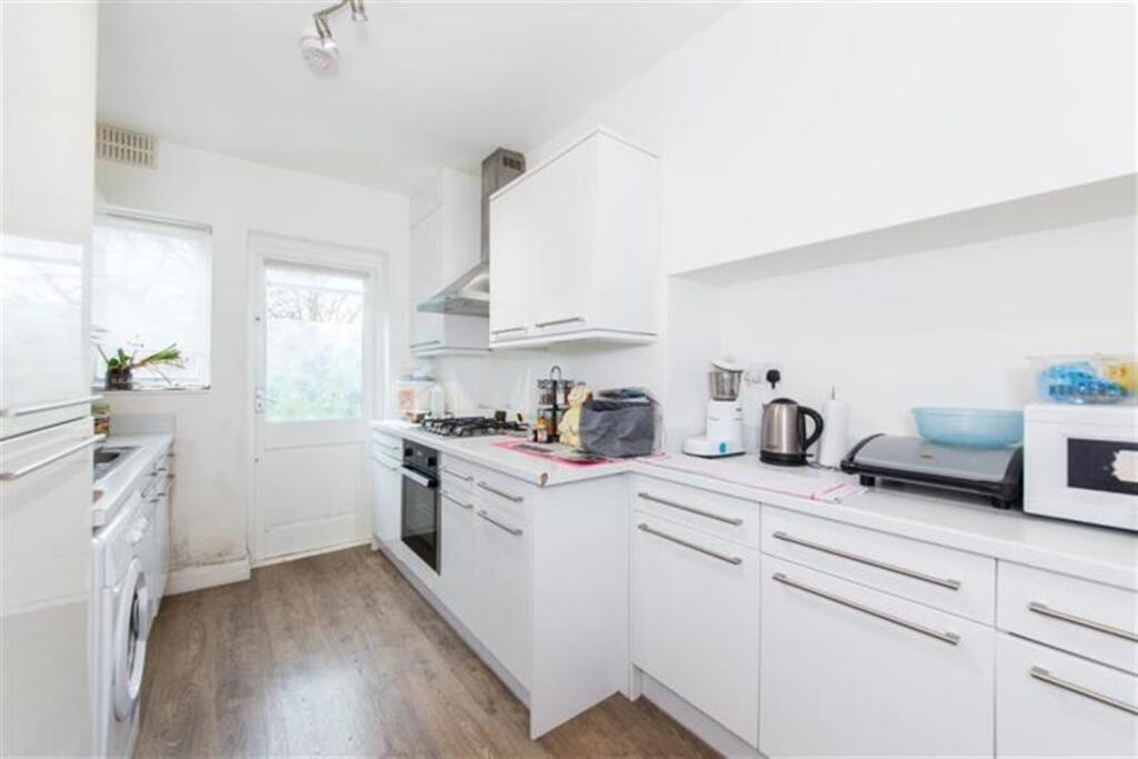 2 bed 1st Floor Flat for rent in Finchley. From Roundtree Real Estate - London