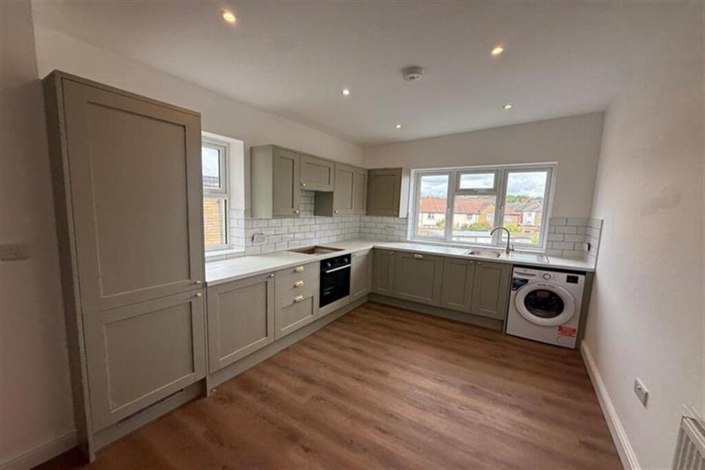 4 bed Annexe for rent in Hadley Wood. From Roundtree Real Estate - London 4 bed Annexe for rent in Hadley Wood. From Roundtree Real Estate - London