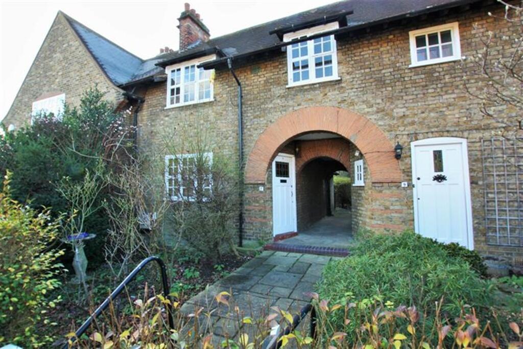 3 bed Cottage for rent in Finchley. From Roundtree Real Estate - London
