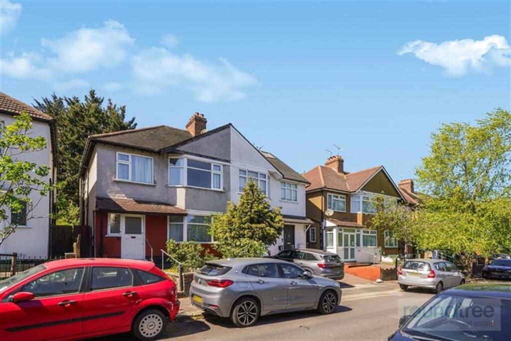 3 bed Detached for rent in Hendon. From Roundtree Real Estate - London
