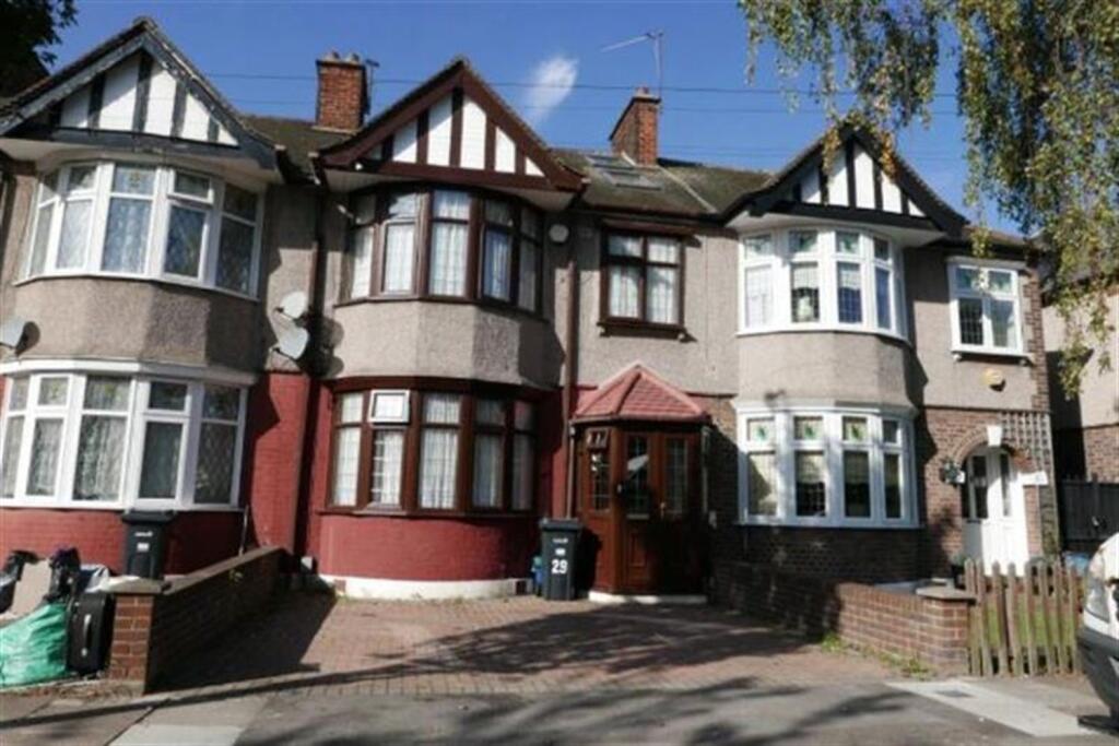 4 bed Detached for rent in Ilford. From Roundtree Real Estate - London