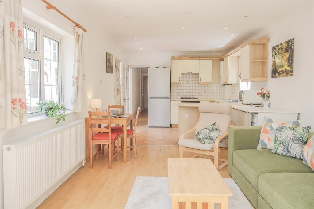 2 bed 1st Floor Flat for rent in Willesden. From Roundtree Real Estate - London