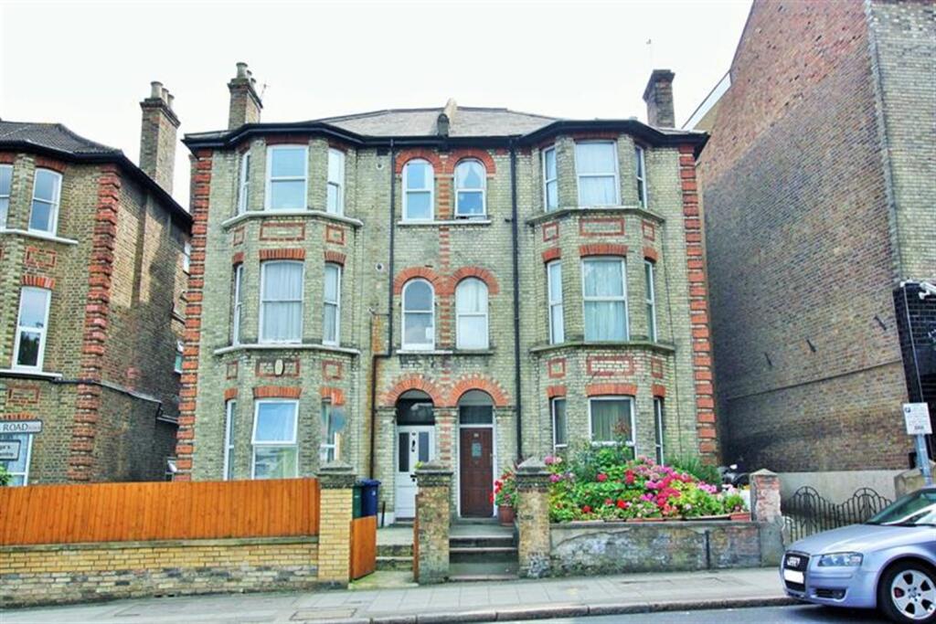 3 bed Apartment for rent in Hendon. From Roundtree Real Estate - London