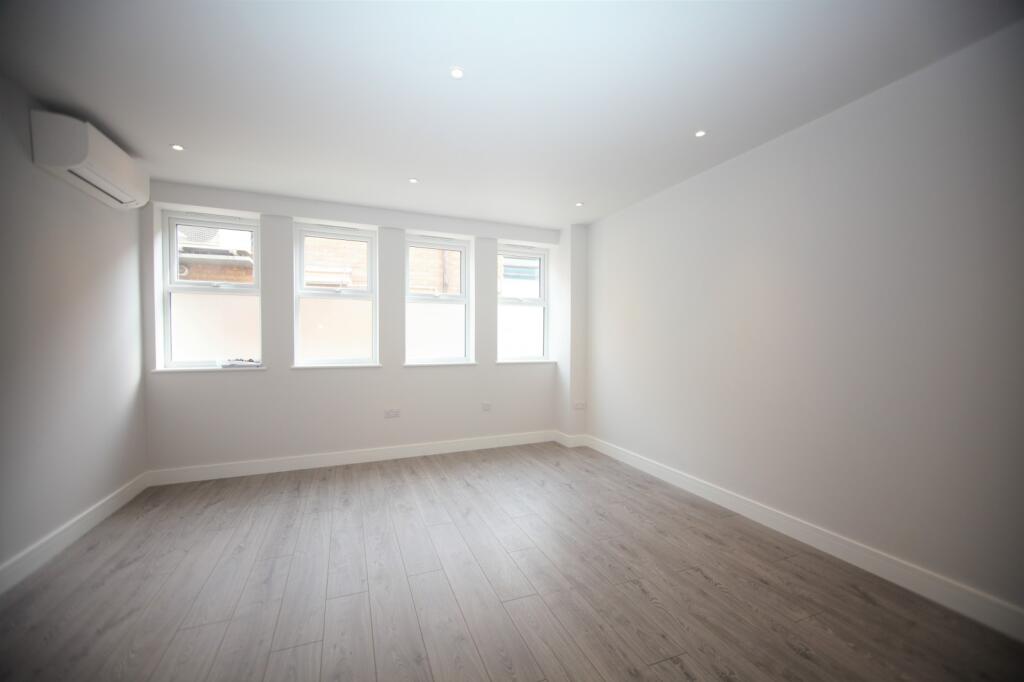 4 bed 1st Floor Flat for rent in Hendon. From Roundtree Real Estate - London