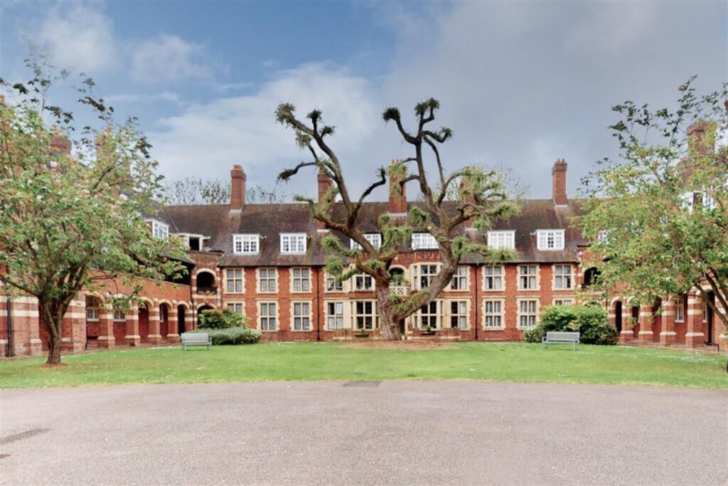 2 bed 1st Floor Flat for rent in Finchley. From Roundtree Real Estate - London
