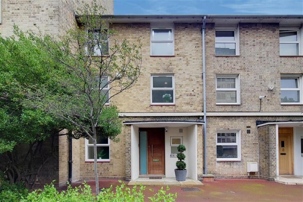 4 bed Town House for rent in Hampstead. From Roundtree Real Estate - London