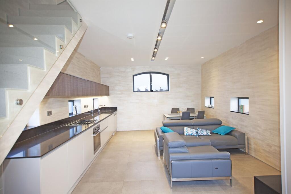 2 bed Detached for rent in Willesden. From Roundtree Real Estate - London