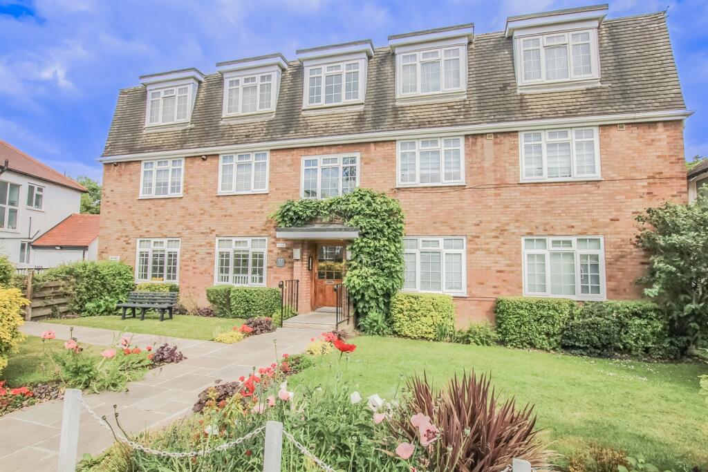 2 bed 1st Floor Flat for rent in Hendon. From Roundtree Real Estate - London 2 bed 1st Floor Flat for rent in Hendon. From Roundtree Real Estate - London