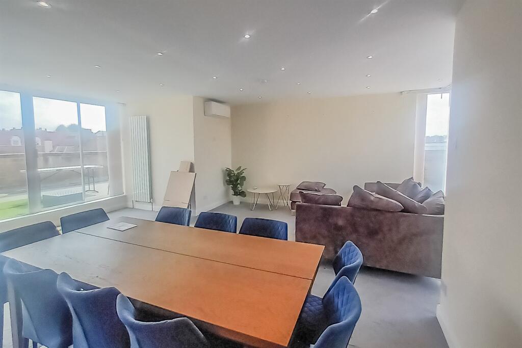 4 bed 1st Floor Flat for rent in Hendon. From Roundtree Real Estate - London