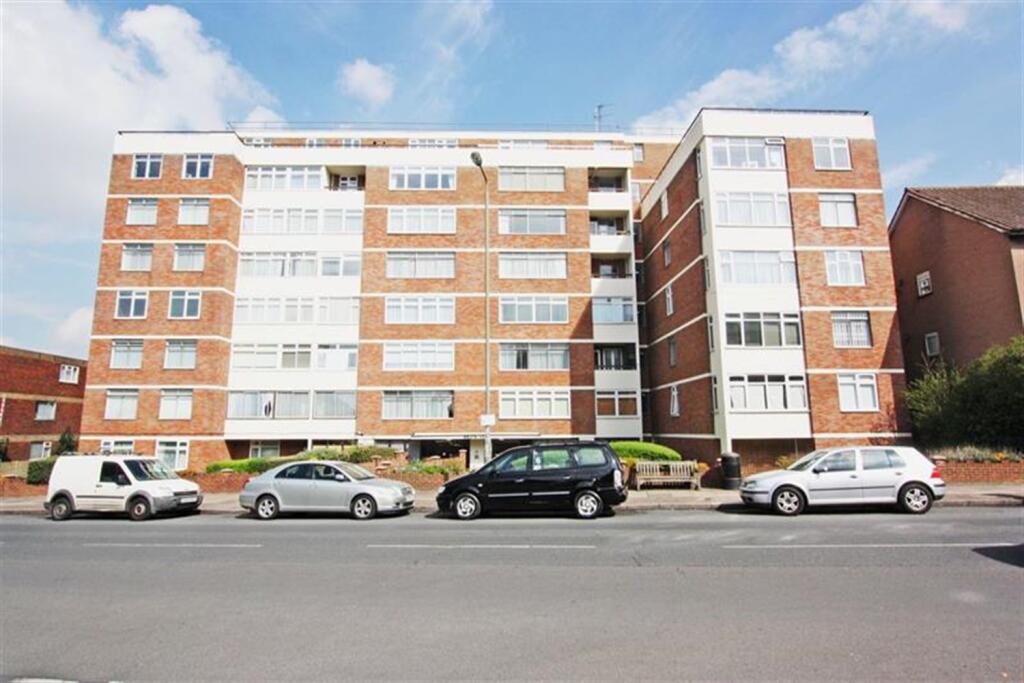 2 bed 1st Floor Flat for rent in Hendon. From Roundtree Real Estate - London 2 bed 1st Floor Flat for rent in Hendon. From Roundtree Real Estate - London