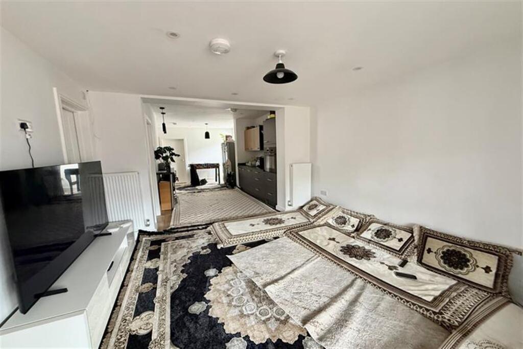 3 bed Apartment for rent in Bournemouth. From Roundtree Real Estate - London