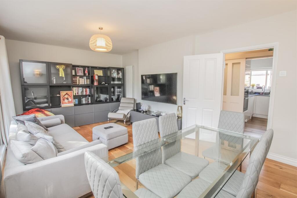 3 bed 1st Floor Flat for rent in Hendon. From Roundtree Real Estate - London