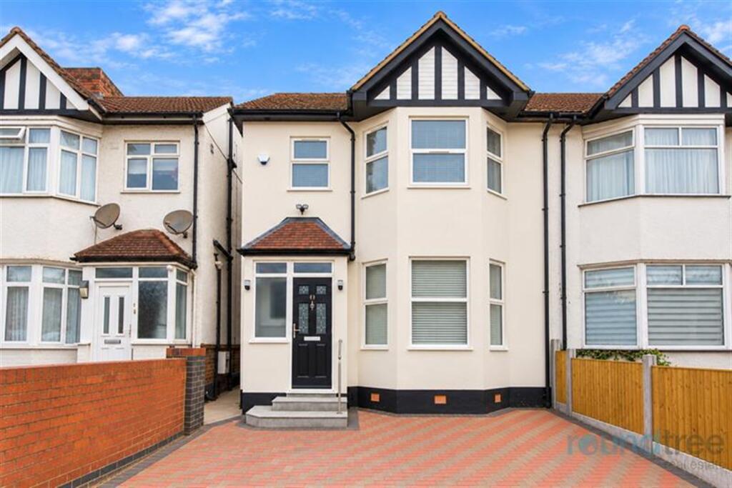3 bed Detached for rent in Hendon. From Roundtree Real Estate - London
