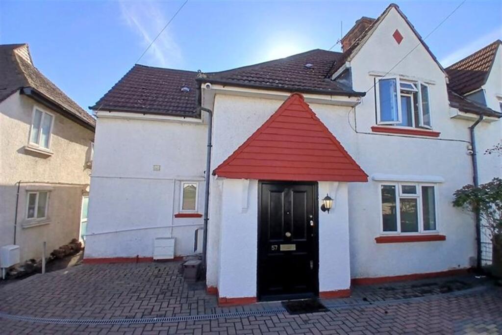 5 bed Detached for rent in Hendon. From Roundtree Real Estate - London 5 bed Detached for rent in Hendon. From Roundtree Real Estate - London