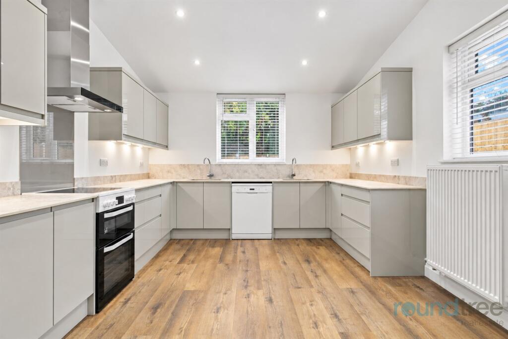 3 bed Detached for rent in Hendon. From Roundtree Real Estate - London