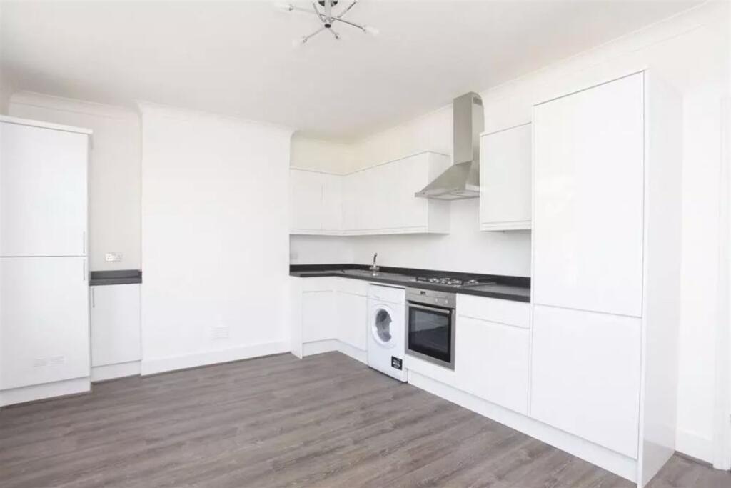 2 bed 1st Floor Flat for rent in Hendon. From Roundtree Real Estate - London 2 bed 1st Floor Flat for rent in Hendon. From Roundtree Real Estate - London