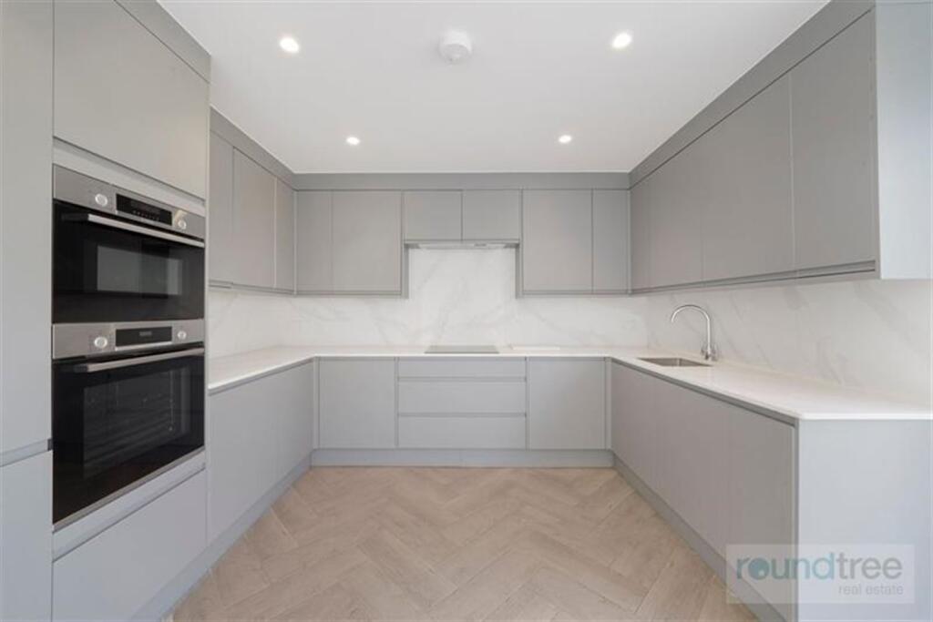 4 bed Detached for rent in Borehamwood. From Roundtree Real Estate - London 4 bed Detached for rent in Borehamwood. From Roundtree Real Estate - London
