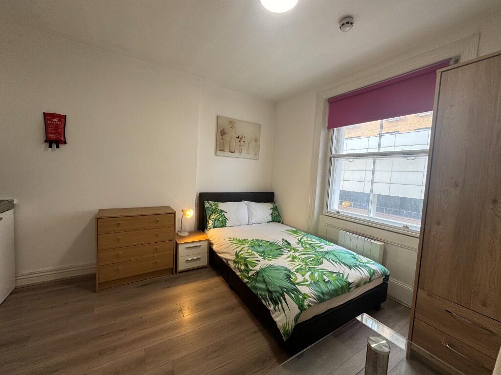 4 bed Studio for rent in London. From RR Properties - London