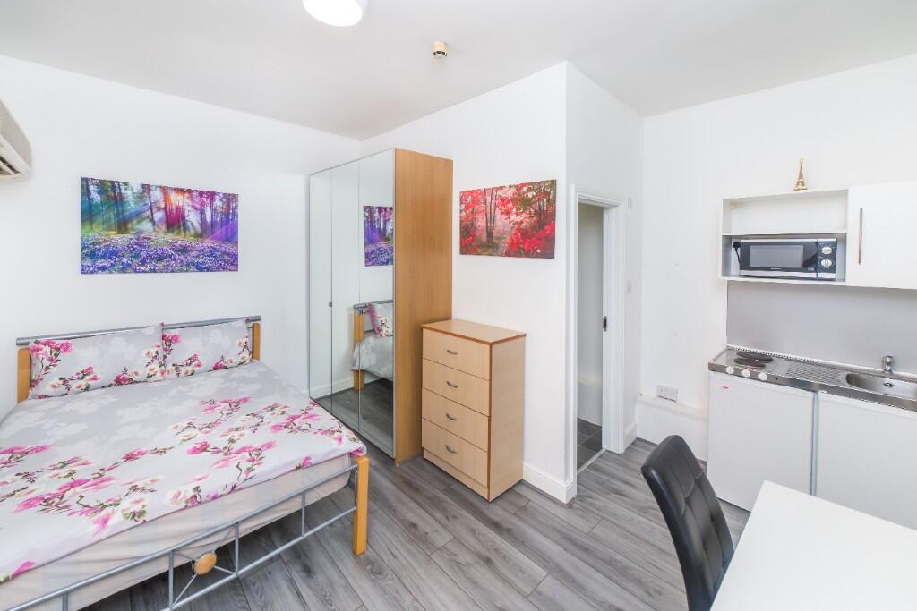 4 bed Studio for rent in London. From RR Properties - London