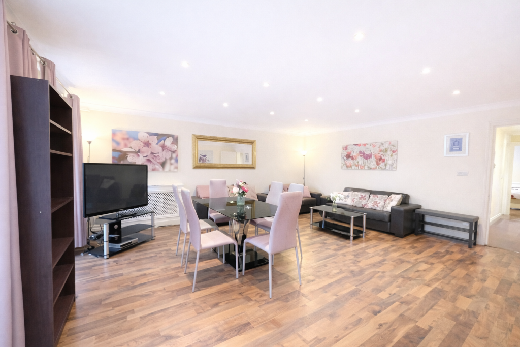 3 bed Apartment for rent in Kensington. From RR Properties - London 3 bed Apartment for rent in Kensington. From RR Properties - London