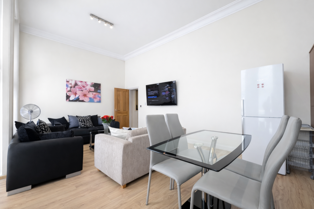 3 bed Apartment for rent in Kensington. From RR Properties - London