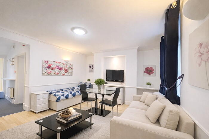 1 bed 1st Floor Flat for rent in Chelsea. From RR Properties - London