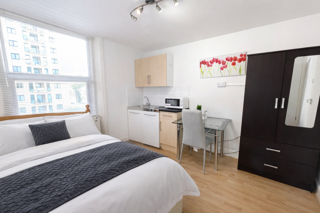 3 bed Studio for rent in Kensington. From RR Properties - London
