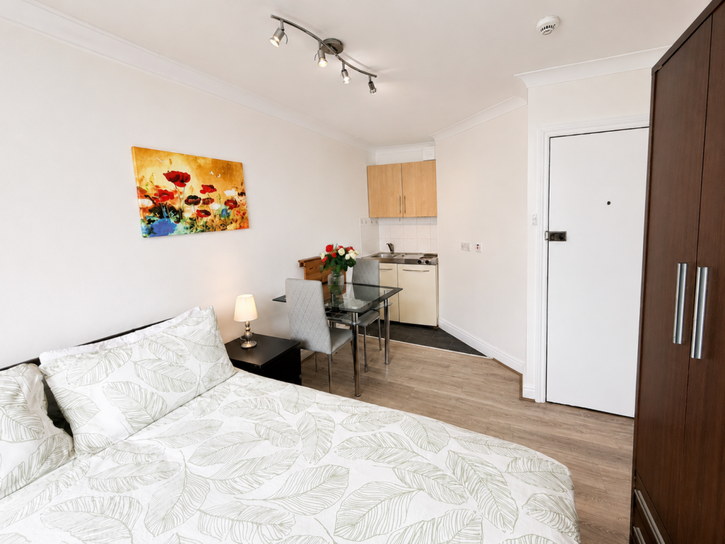 4 bed Studio for rent in London. From RR Properties - London