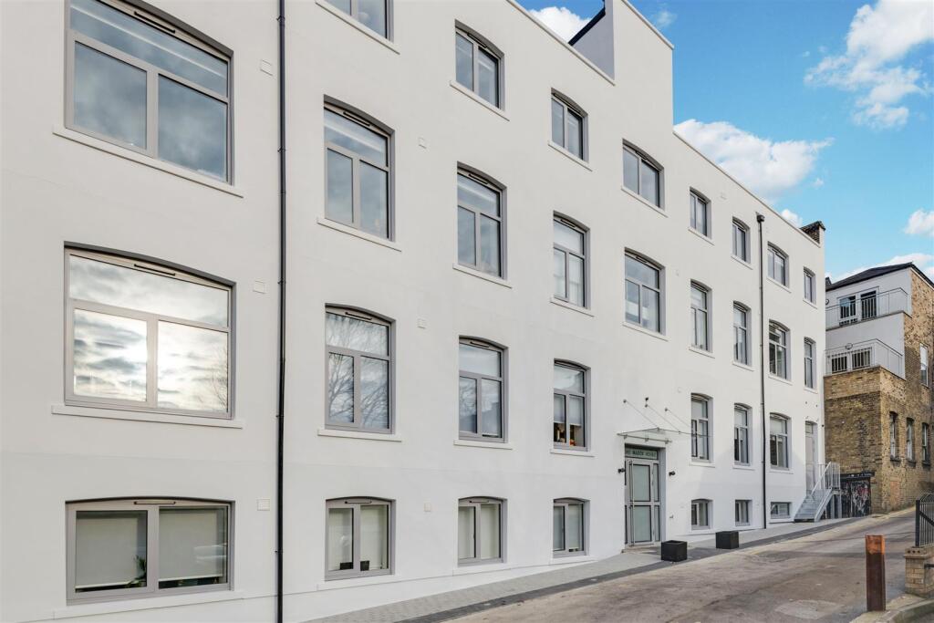 3 bed 1st Floor Flat for rent in Camden Town. From Salter Rex