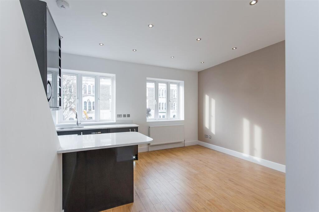 1 bed 1st Floor Flat for rent in Camden Town. From Salter Rex