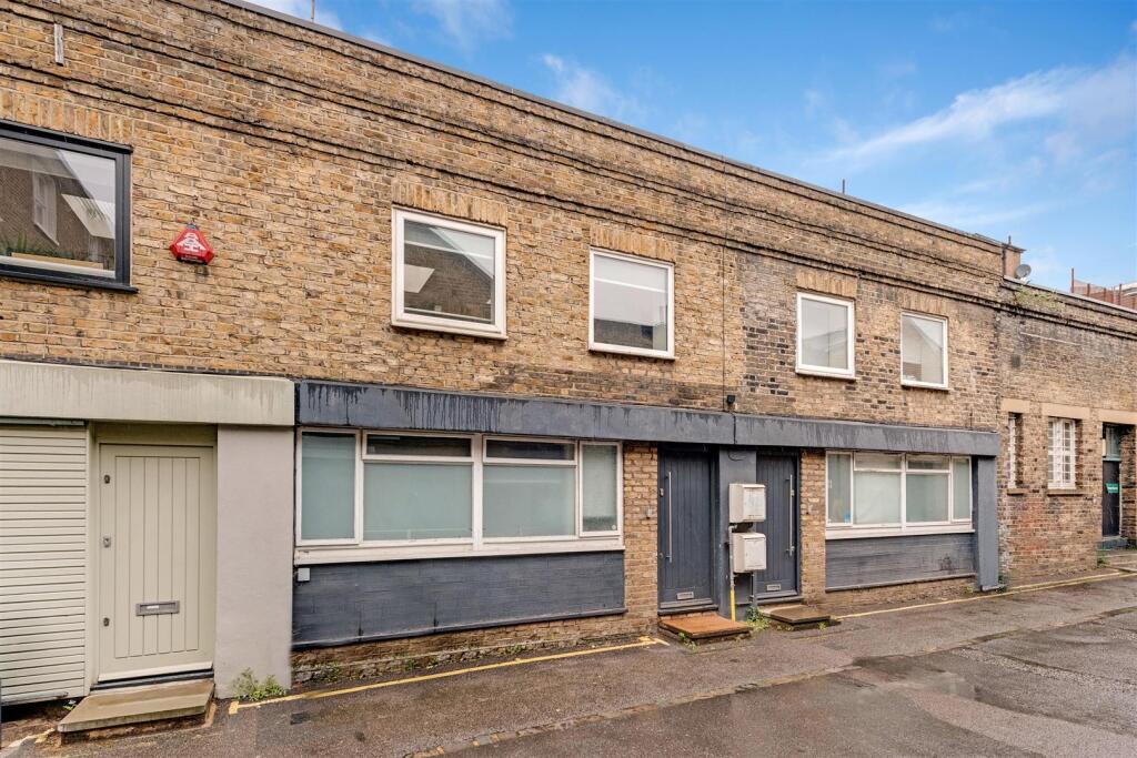1 bed Detached for rent in Camden Town. From Salter Rex