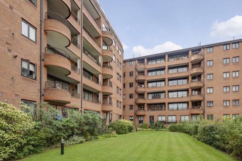 2 bed 1st Floor Flat for rent in Kensington. From Salter Rex