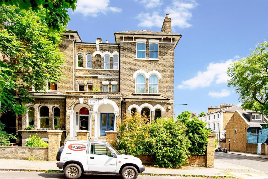 2 bed 1st Floor Flat for rent in Camden Town. From Salter Rex