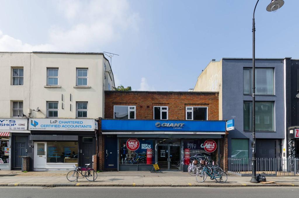 3 bed 1st Floor Flat for rent in London. From Salter Rex 3 bed 1st Floor Flat for rent in London. From Salter Rex