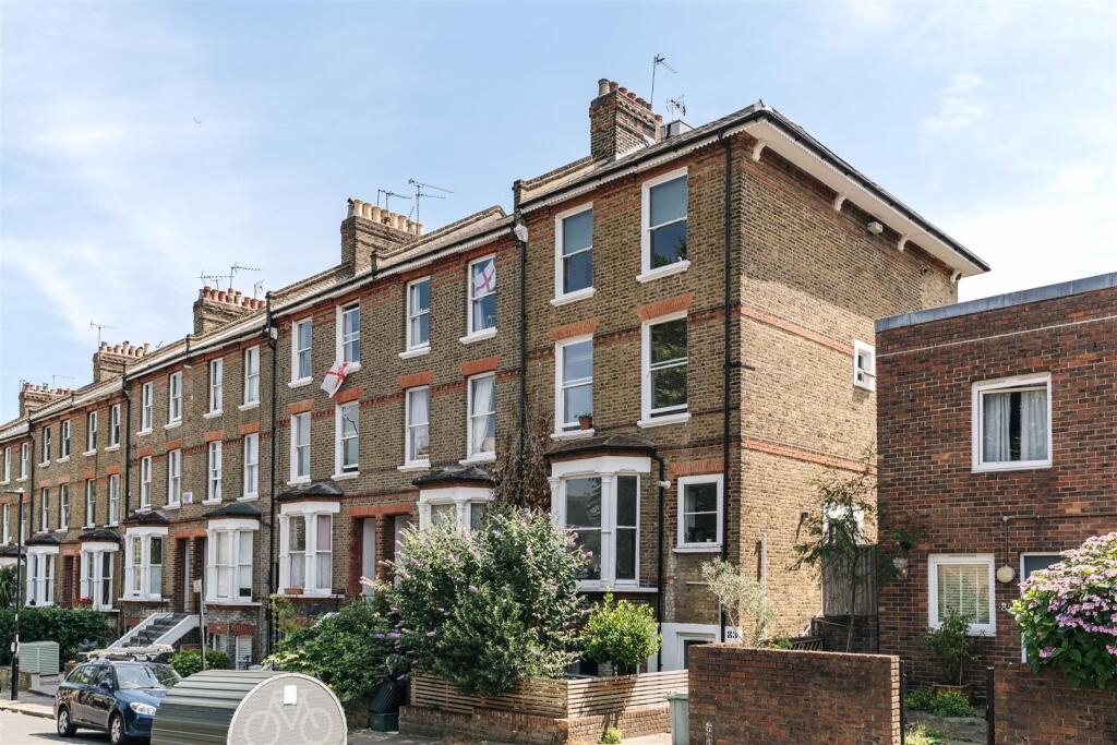 2 bed 1st Floor Flat for rent in Camden Town. From Salter Rex