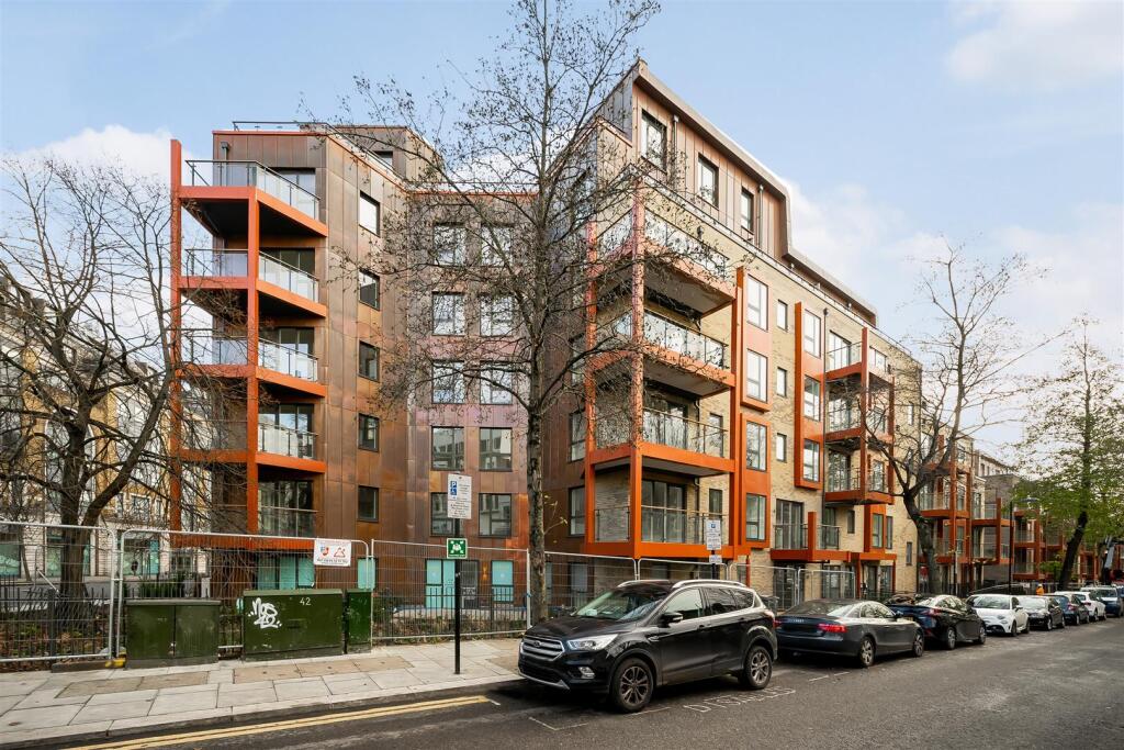 3 bed 1st Floor Flat for rent in Hampstead. From Salter Rex