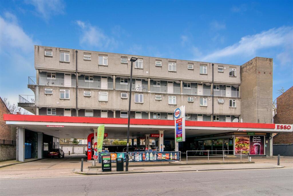 2 bed 1st Floor Flat for rent in Stoke Newington. From Salter Rex