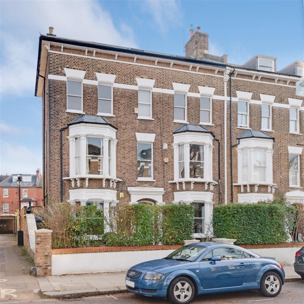 2 bed 1st Floor Flat for rent in Hampstead. From Salter Rex