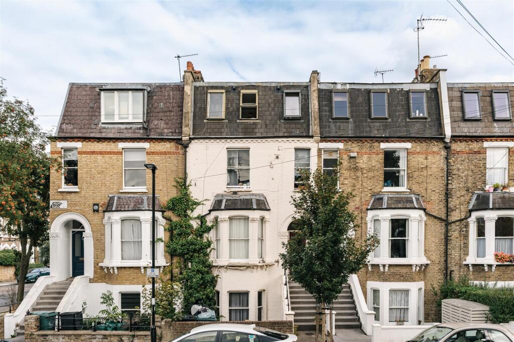 1 bed 1st Floor Flat for rent in London. From Salter Rex