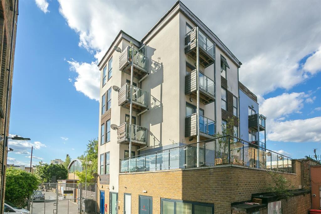 2 bed 1st Floor Flat for rent in Stoke Newington. From Salter Rex