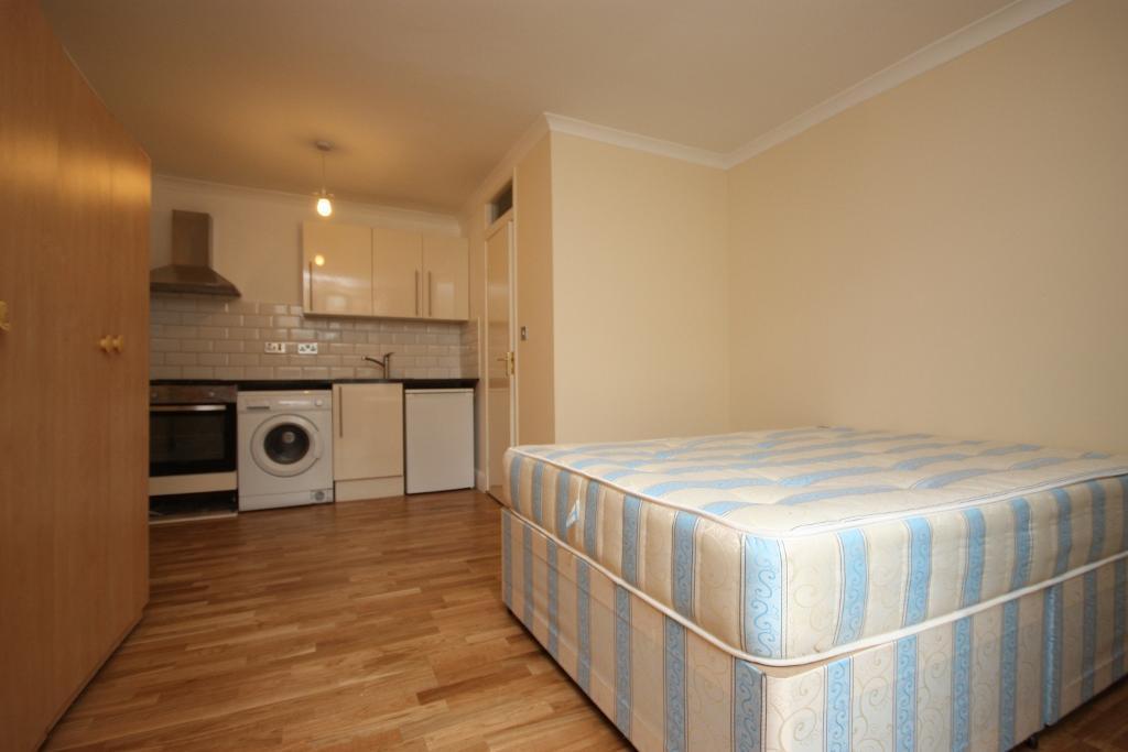 4 bed Studio for rent in Acton. From Savoy Property Consultants - West London